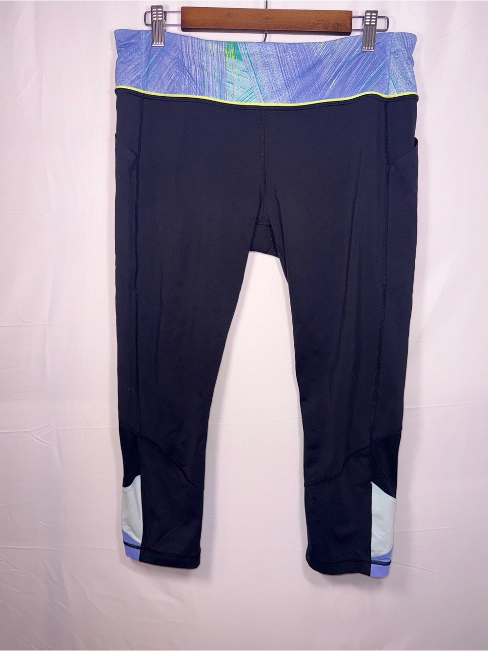 Lululemon Black Athletic Capri Leggings with Blue Printed Waistband Size 12